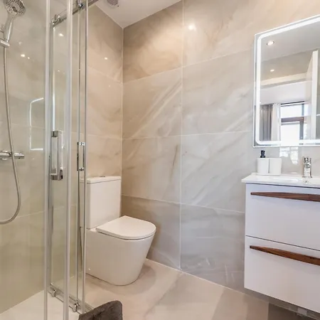 Charming Paraiso 埃斯特波纳