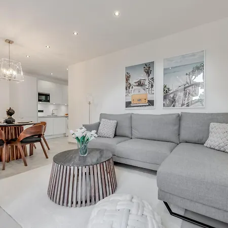 Charming Paraiso 埃斯特波纳